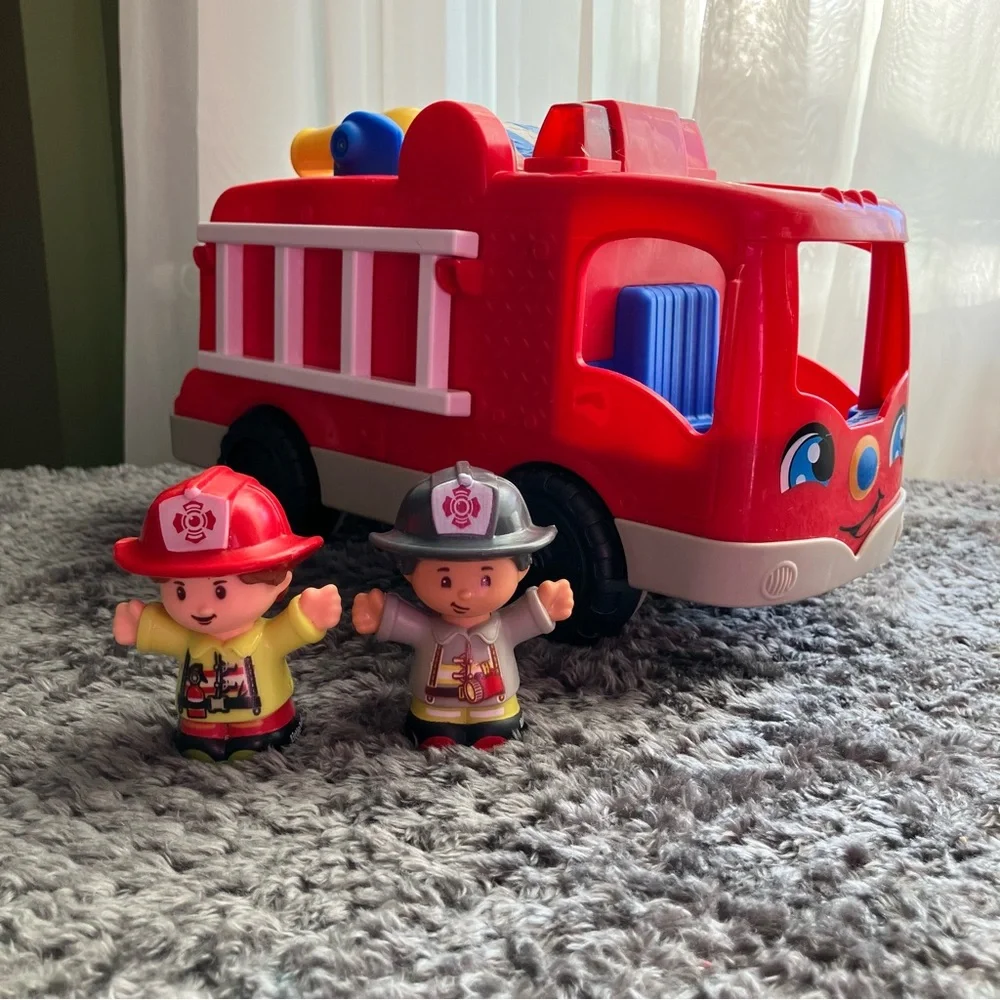 Fisher-Price Little People Helping‎ Others Fire Truck COMPLETE *WORKS*